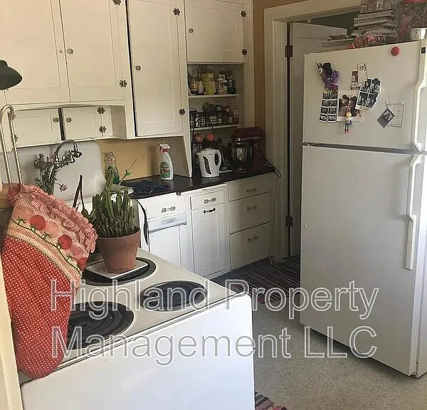 340 S Grand Ave #4 — Photo 6