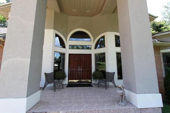 3rd image of 213 Allison Ct