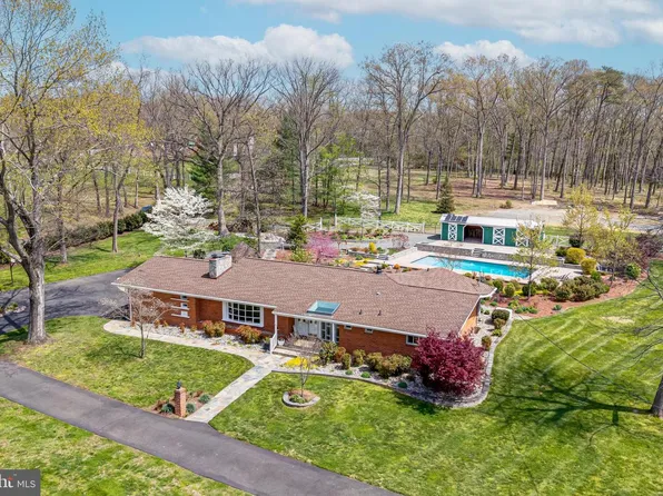 7401 Bull Run Dr, Centreville, VA 20121