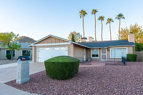 2706 E Dahlia Dr Photo 1