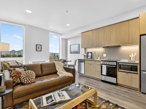 2050 NE Pacific St #306