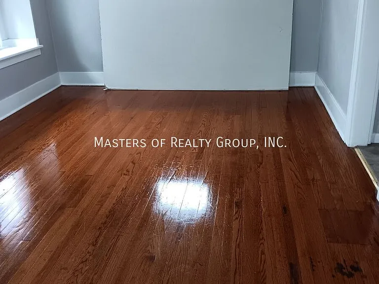 1129 Diamond Ave — Photo 3