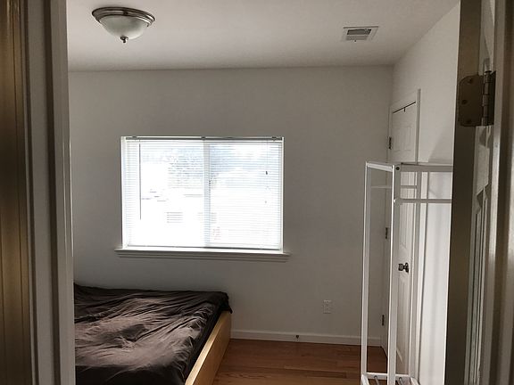5th image of 2051 35th Ave #B