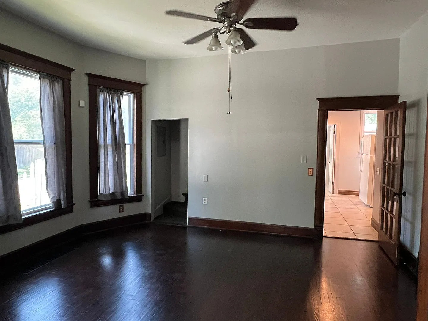 Adorable 3 Bedroom, 2 Bath on N Summit — Photo 4