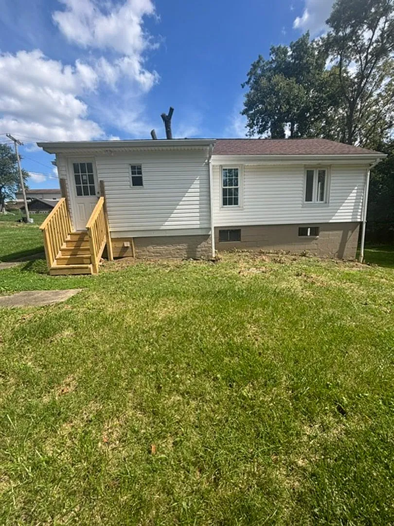 155 Forest Dr Wintersville, Ohio — Photo 3