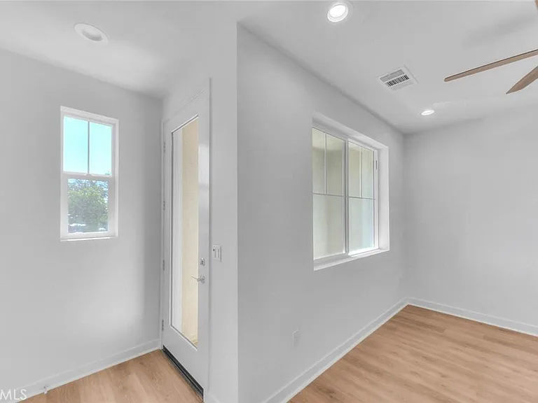 149 N 1st Ave — Photo 18