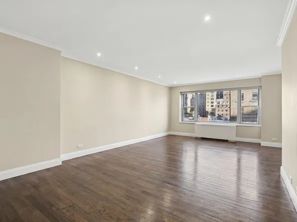 118 East 60th Street image 1 of 13