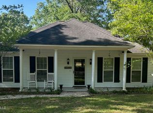 107 Claire Ln, Lucedale, MS 39452