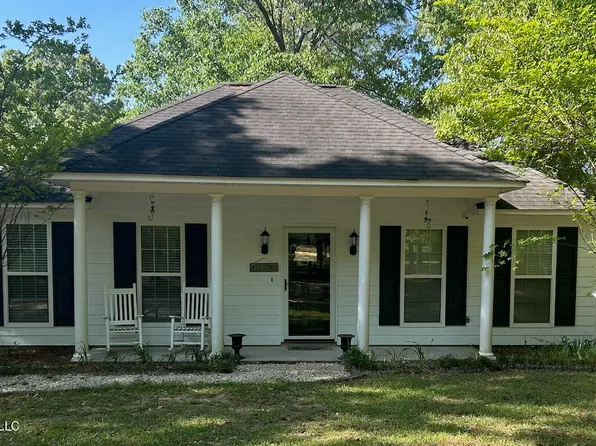 107 Claire Ln, Lucedale, MS 39452