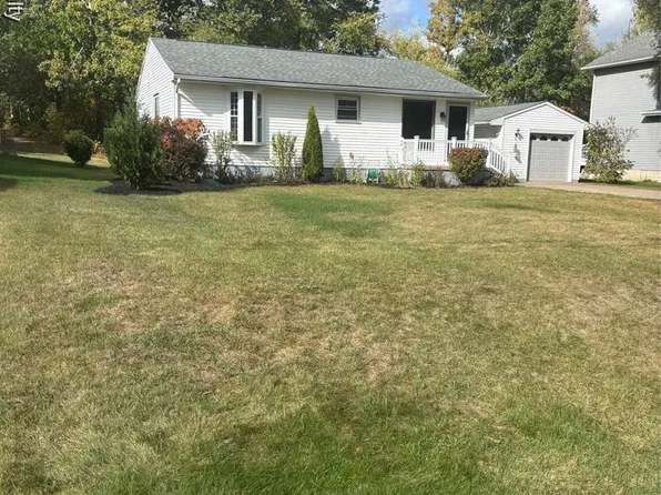 154 Golfview Dr, Brooklyn, MI 49230