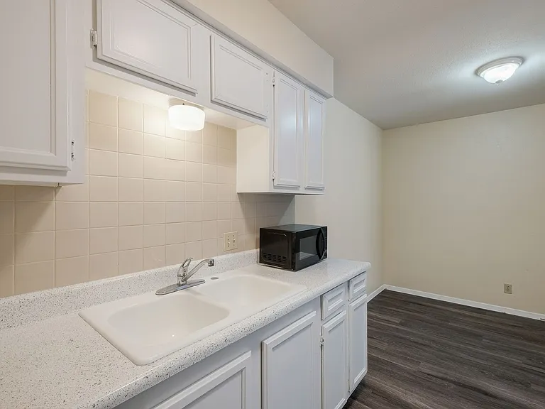 305 W Woodlawn Ave #101 — Photo 13