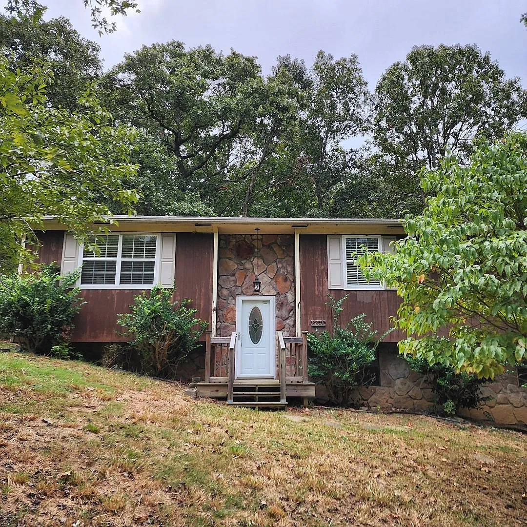 5 bed, 3.0 bath, 2436 sqft, $2,495 — Photo 1