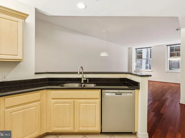 1600 Arch St APT 716, Philadelphia, PA 19103