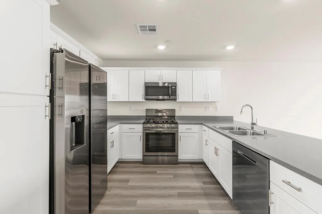 3 bed, 2.5 bath, 1847 sqft, $2,650 — Photo 3