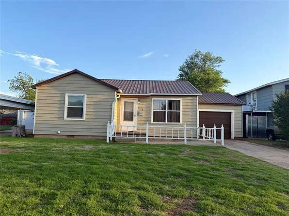 1028 E Walnut St, Altus, OK 73521