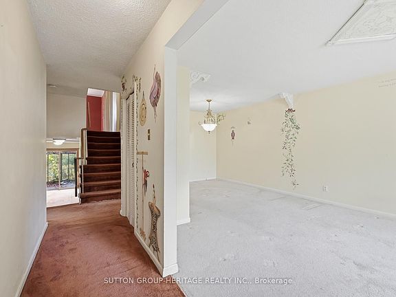 4th image of 131 Darlingside Dr