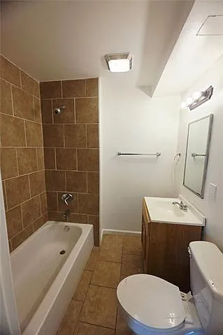 2681 Gladiolus St #C — Photo 12
