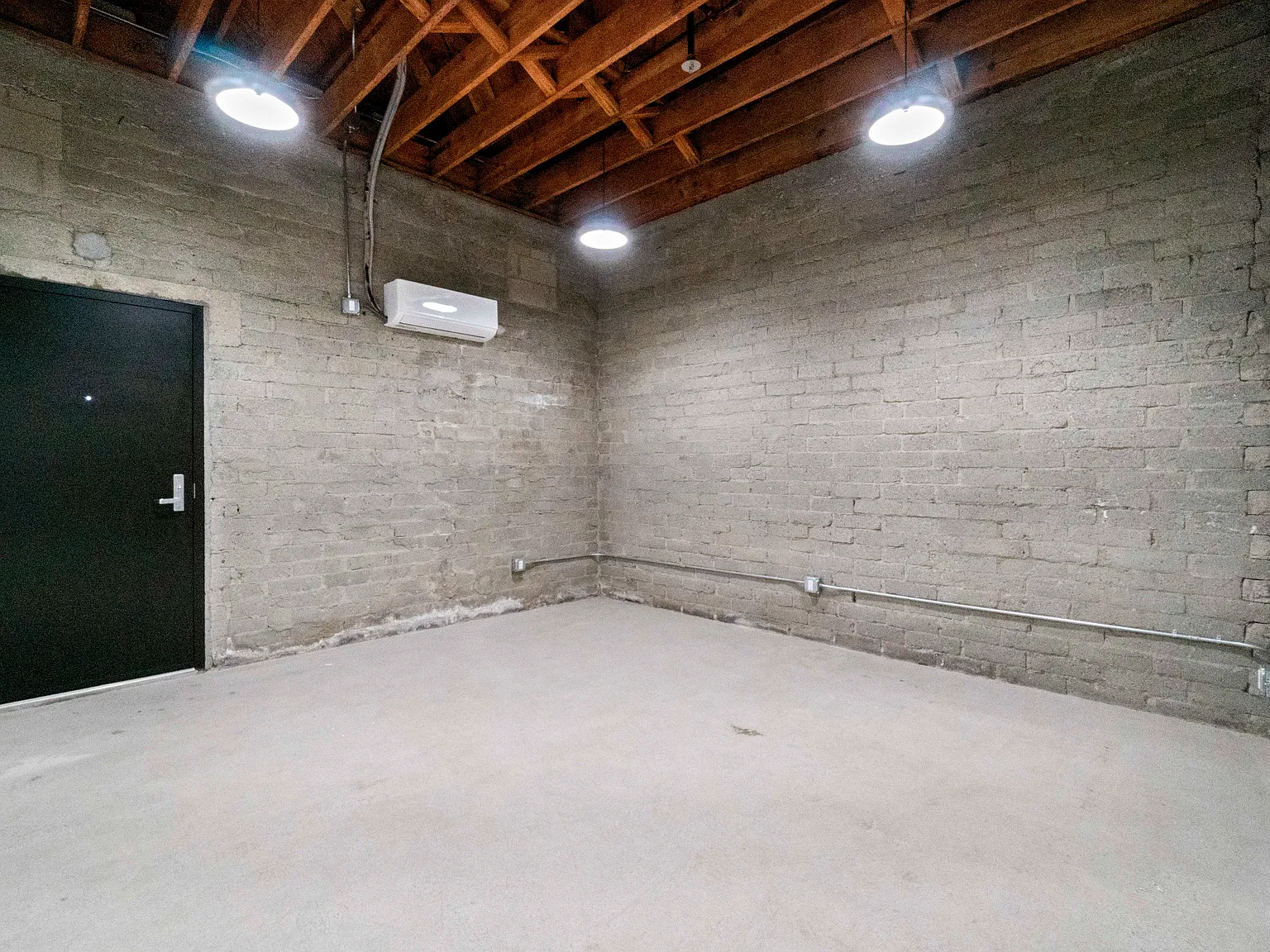 Studio, 839 sqft, $1,999 — Photo 3