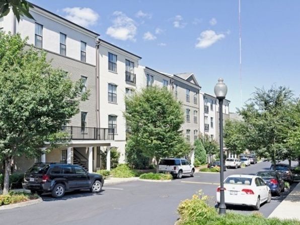 715 Walker Sq APT 3B