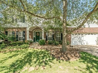 827 Mallard Woods Dr, Ballwin, MO 63021