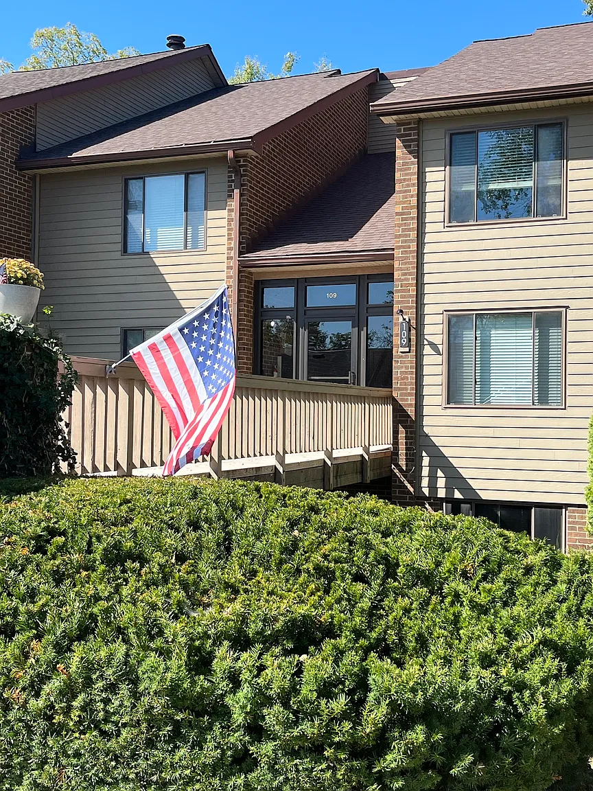 109 Knoll Ct APT E photo 1