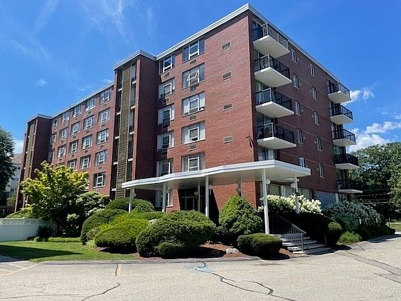 2nd image of 20 Hammond Pond Pkwy APT 208