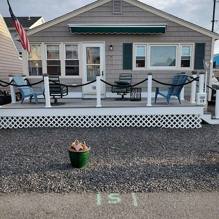 19 Bittersweet Ln