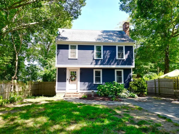 19 Hillside Dr, Plymouth, MA 02360