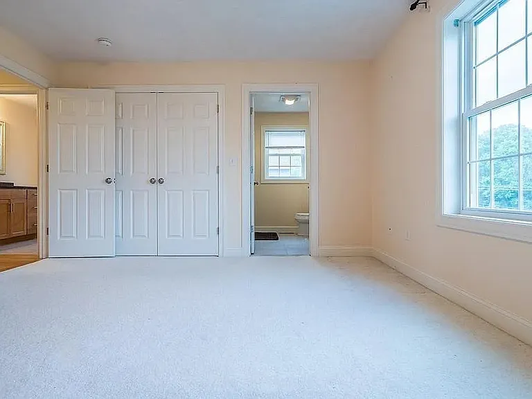 32 Empire Dr — Photo 8