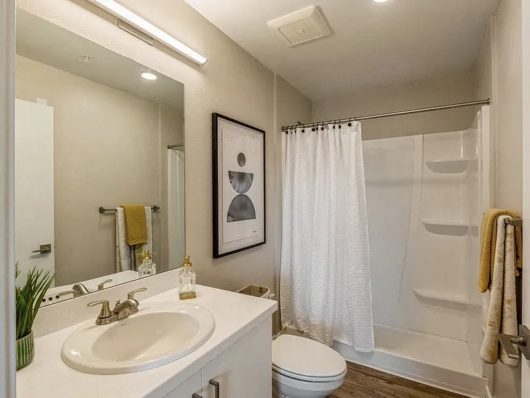 Parq Crossing Apartments — Photo 11