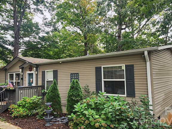 3rd image of 67 Indian Trail Rd