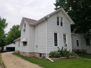 306 W 15th Ave, Oshkosh, WI 54902