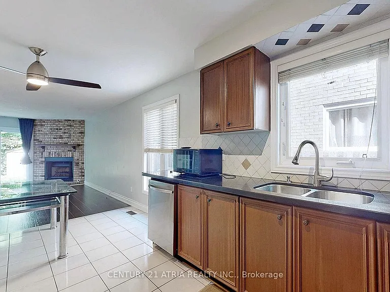 92 Jaffray Rd #UPPER — Photo 9