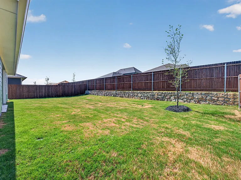 717 Sweet Pea Dr — Photo 35