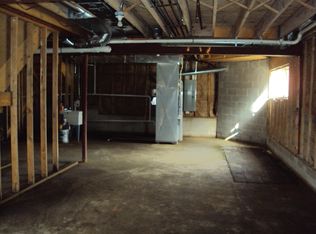 8912 W 83rd St, Justice, IL 60458