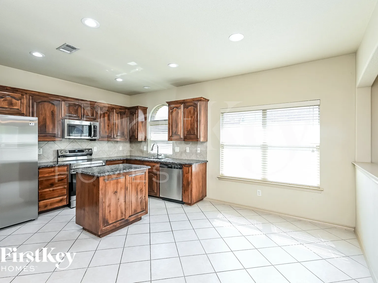 3 bed, 2.0 bath, 1490 sqft, $2,150 — Photo 4