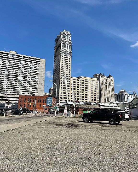 2nd image of 529 W Grand Riv