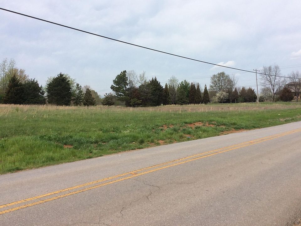 2nd image of 2 Yarbrough Rd