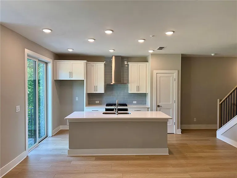 913 Echo Park Dr — Photo 14