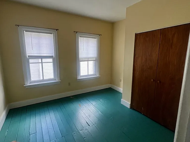 169 E Pomfret St — Photo 3