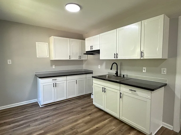 812 Cobb Cir — Photo 7