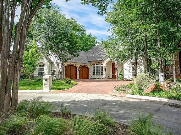 3rd image of 2825 River Forest Dr