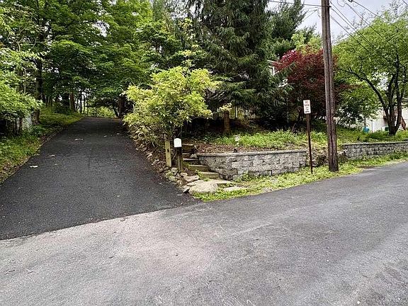 2nd image of 117 Pearl St
