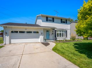 403 Park Ln, Walbridge, OH 43465