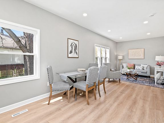 3rd image of 2935B N Richards St #B