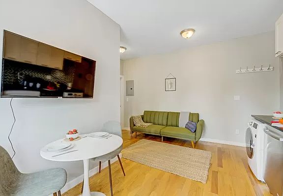 4th image of 723 E 5th St APT 6A