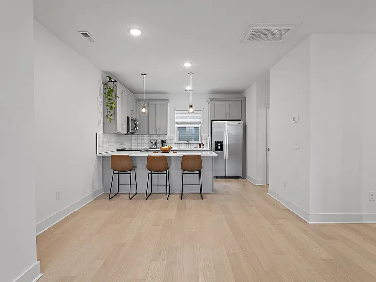 600 Markham — Photo 11