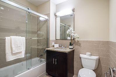 5th image of 40 Jackson Ave APT 4R