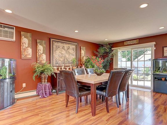 3rd image of 34 Greenbelt Ln