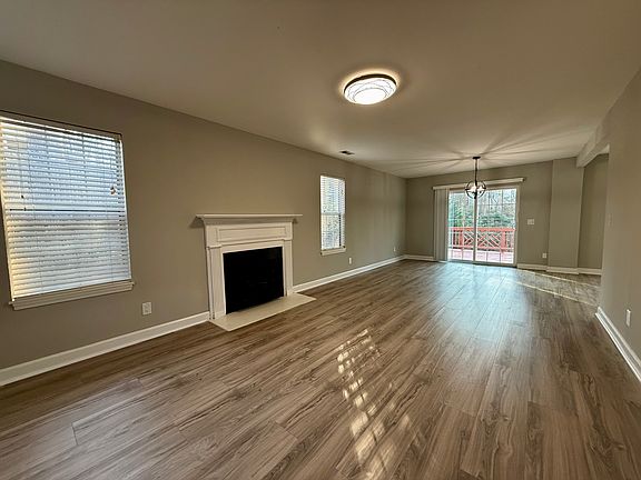 4th image of 27 Montford Ct